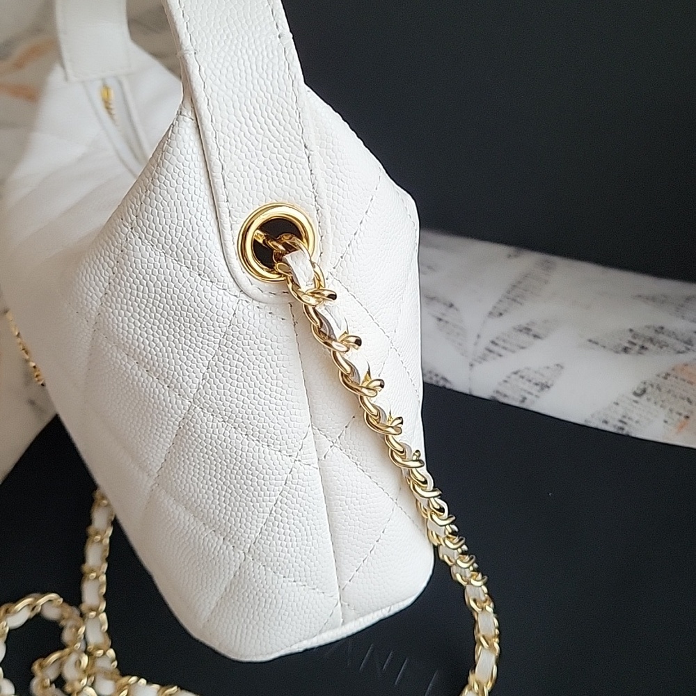 Chanel Ivory Quilted Clutch on Chain - Picture 3 of 9